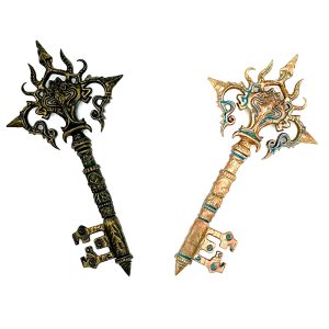 Duo de clés ornementales fantastiques en résine finition bronze et cuivre sur fond blanc.
